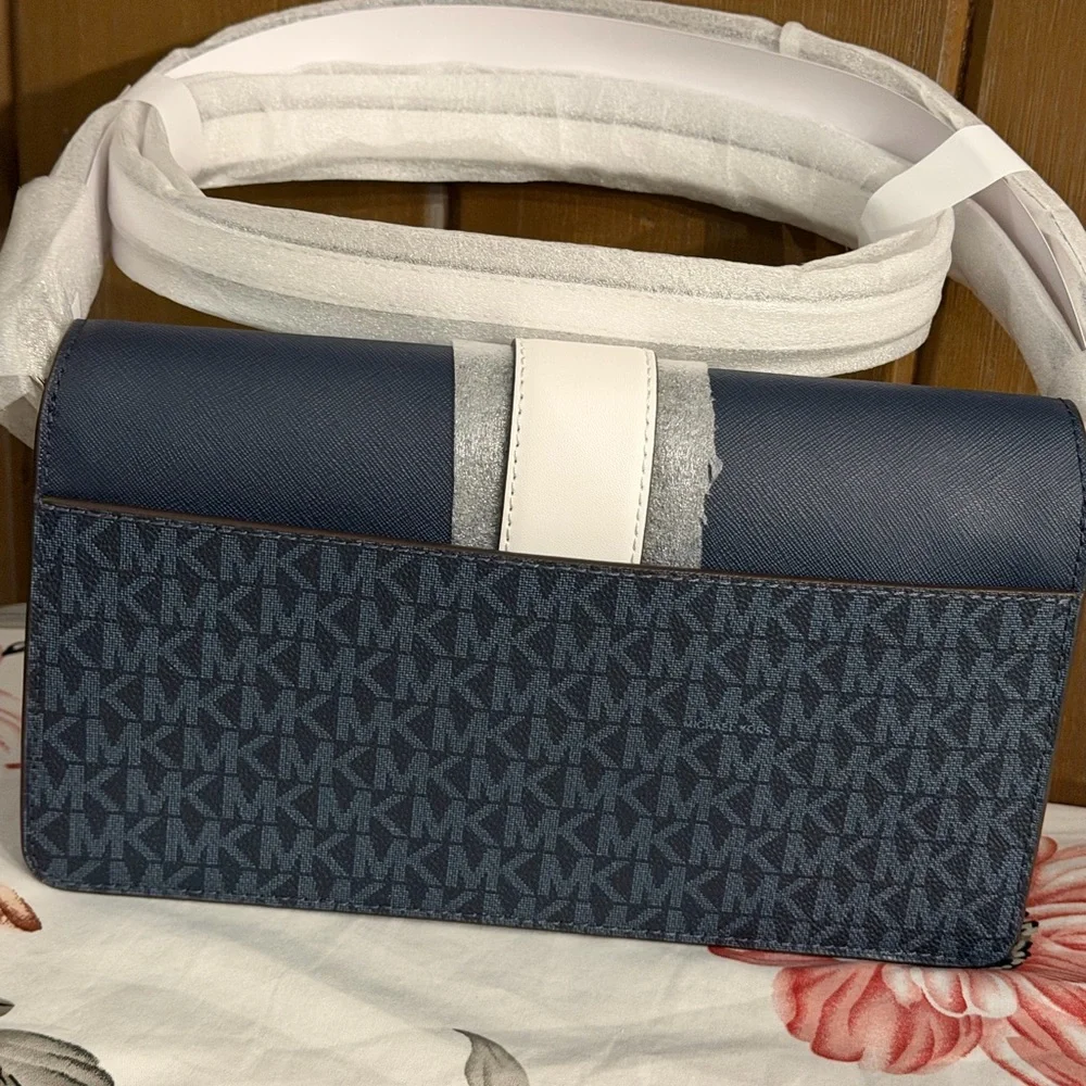 Greenwich Medium Signature Logo Convertible Shoulder Bag‎ originally $328